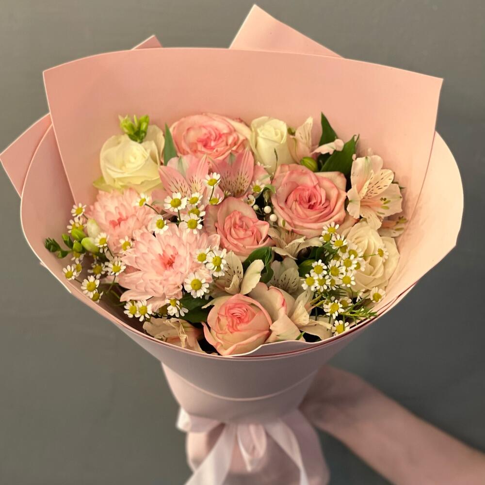 Букет нежный с розами для мамы, сестры, подруги, коллеги