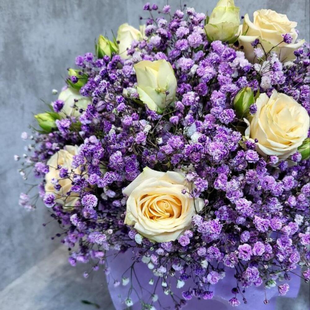 Романс Композиция из гипсофилы с кустовой розой Романс Композиция из гипсофилы с кустовой розой