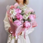 Пионы и белая маттиола