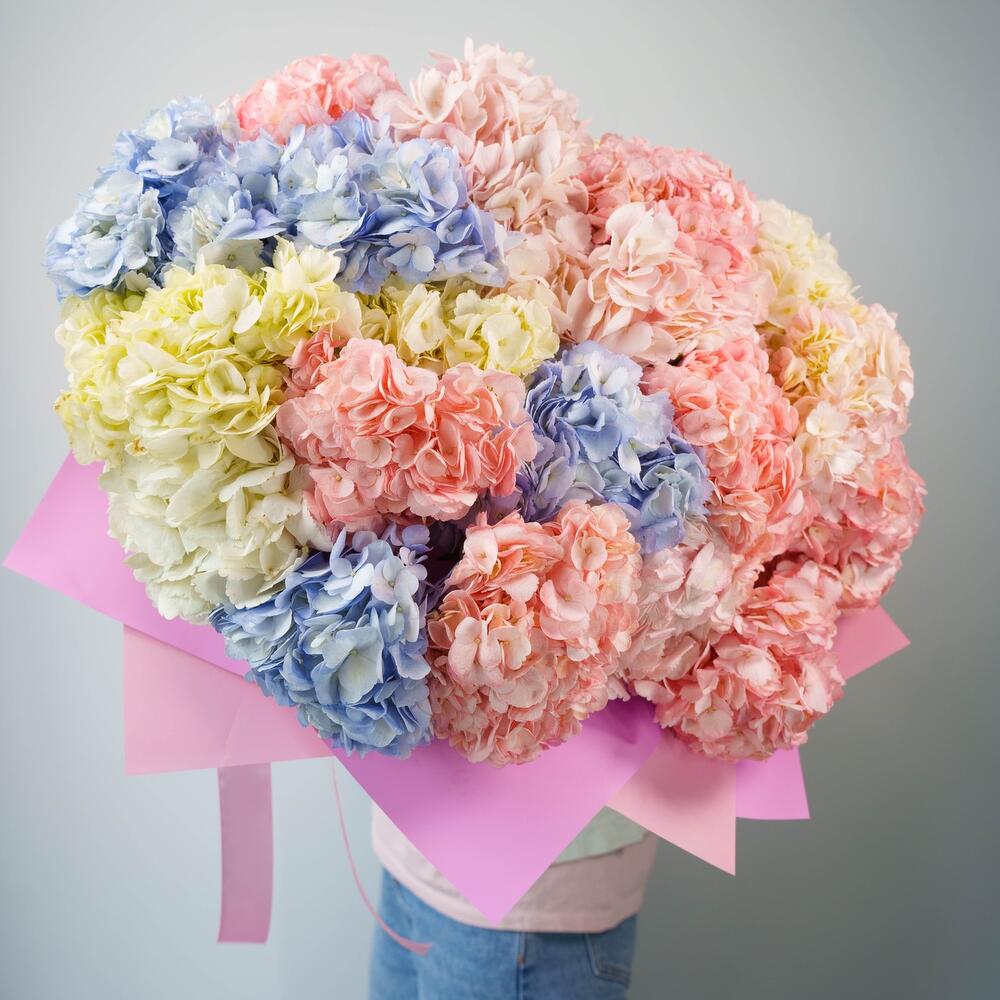Воздушный букет из гортензии